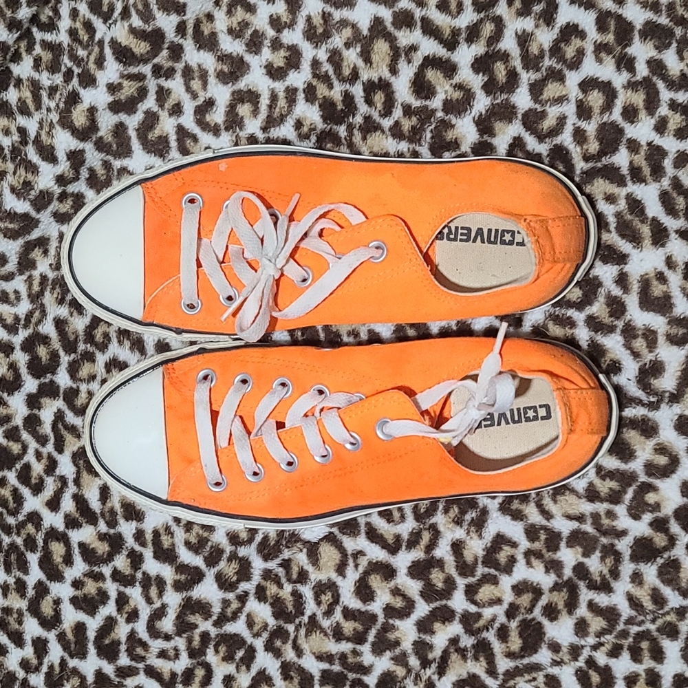 Converse sneaker